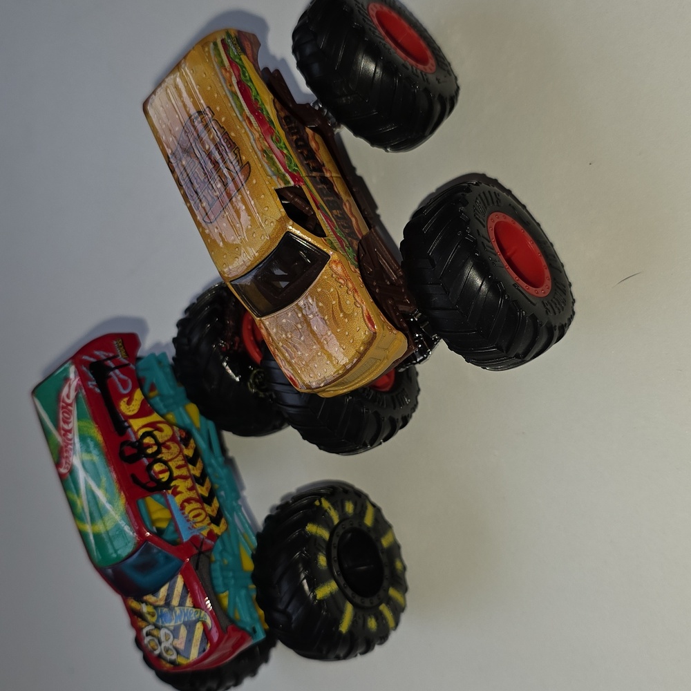 Hot Wheels Monster Trucks DEMO DERBY All Beefed Up Burger And #68 Monster Trucks